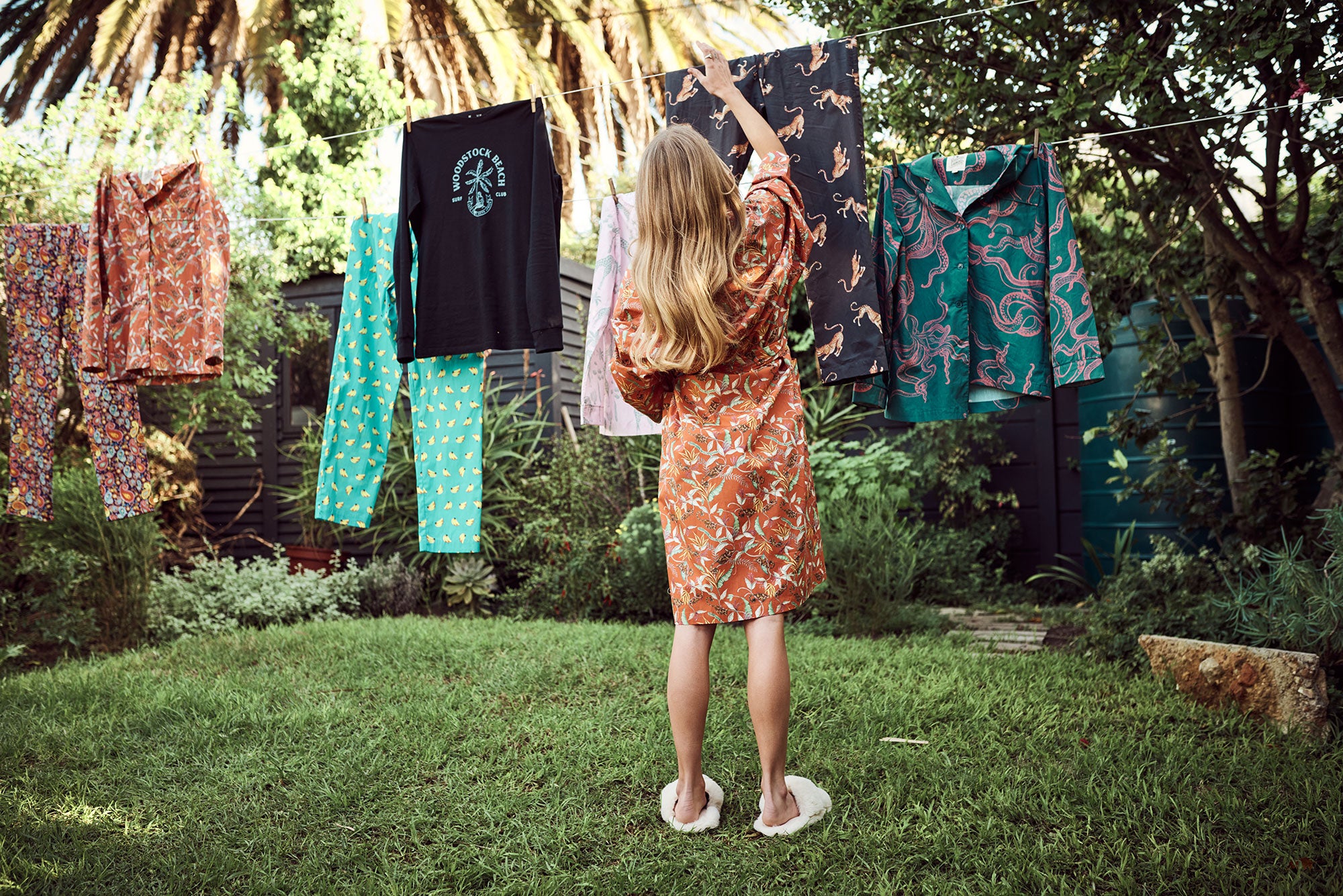 Hanging up the washing